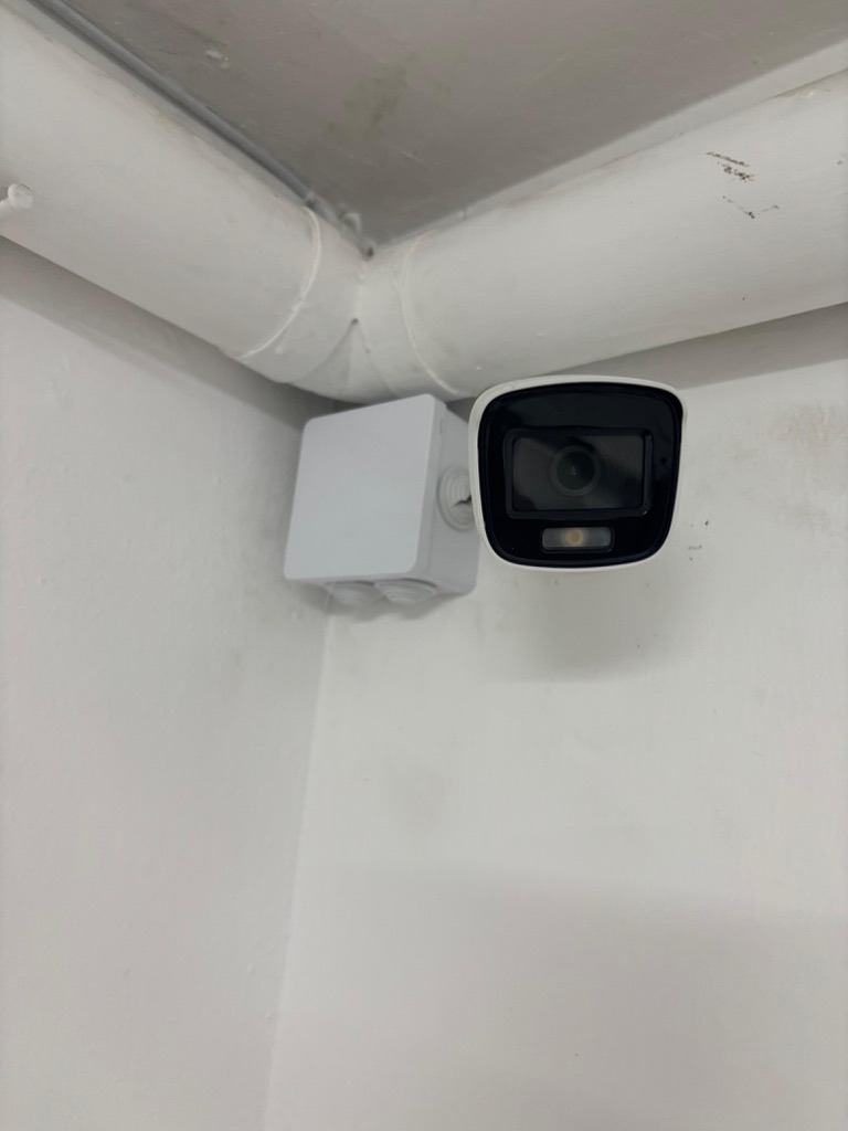 Instalación de cámaras en local comercial